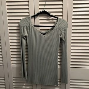 BCBG sweater. NWOT, size L, pale green.